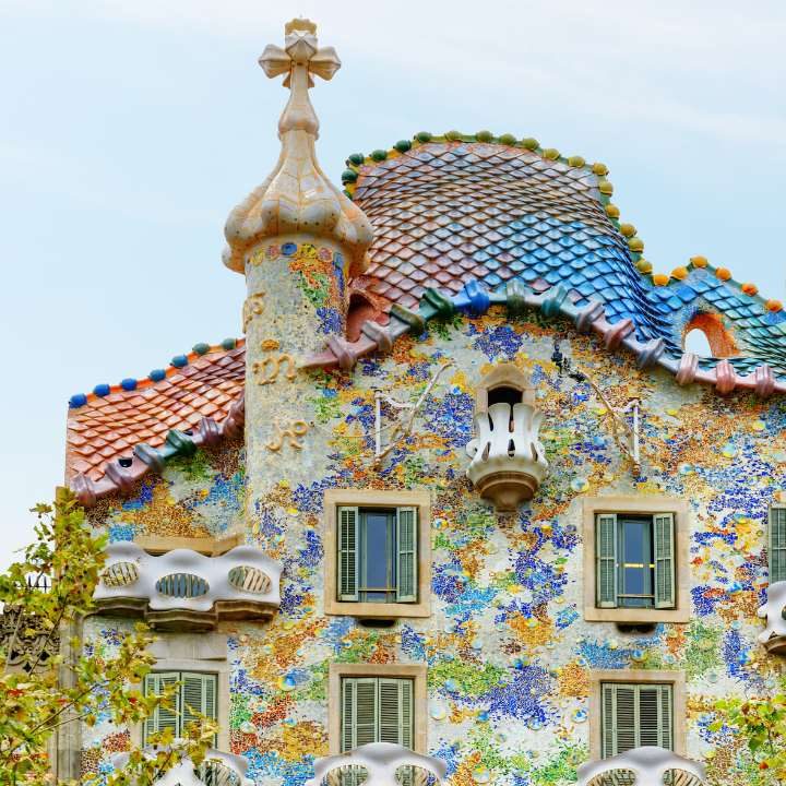 Five Irresistible Reasons to Visit Barcelona